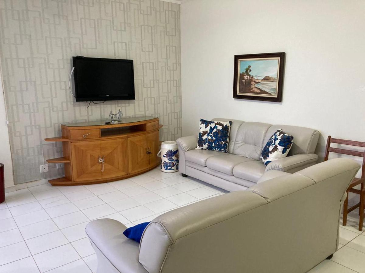 Apartment Lindo Apartamento: Beachfront Balcony For Families Guaruja
