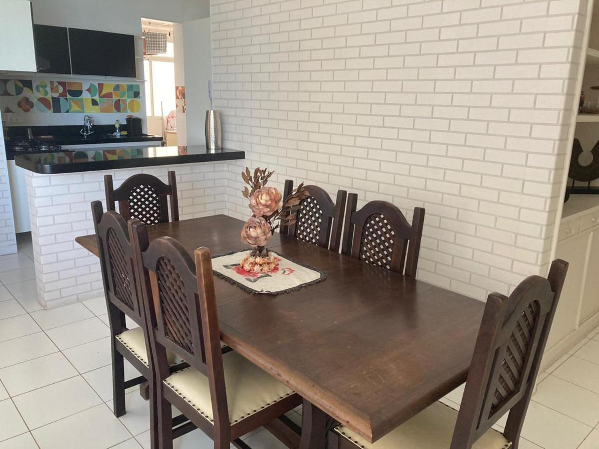 Lindo Apartamento: Beachfront Balcony For Families Apartment Guaruja