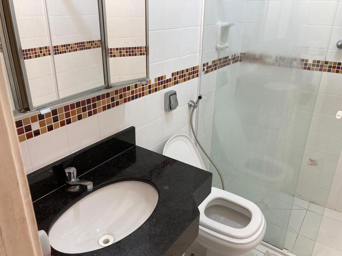 Apartamento Lindo Com Varanda Frente O Mar!! Acomoda Ate 8 Adultos E 2 Criancas! 2 Vagas De Garagem E Servicos De Praia! *